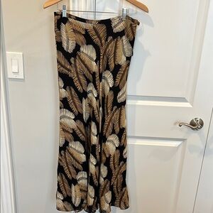 Elegant Black and Tan Leaf Print Skirt